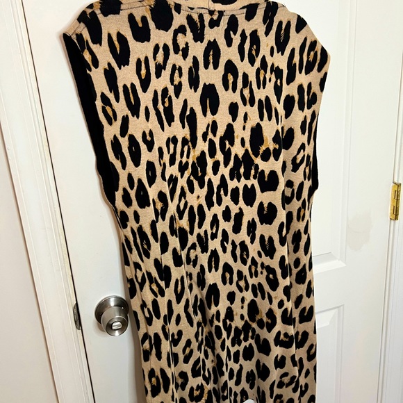 Leopard Sleeveless Duster - Picture 2 of 2
